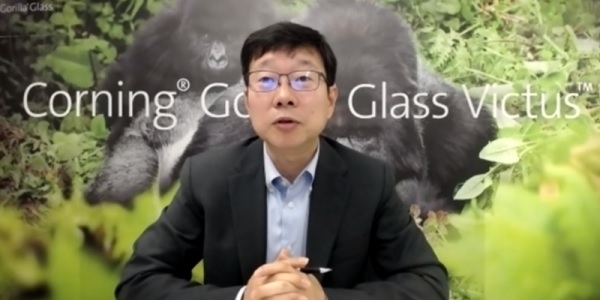 Corning Gorilla Glass president Jum Kim Image: TheElec